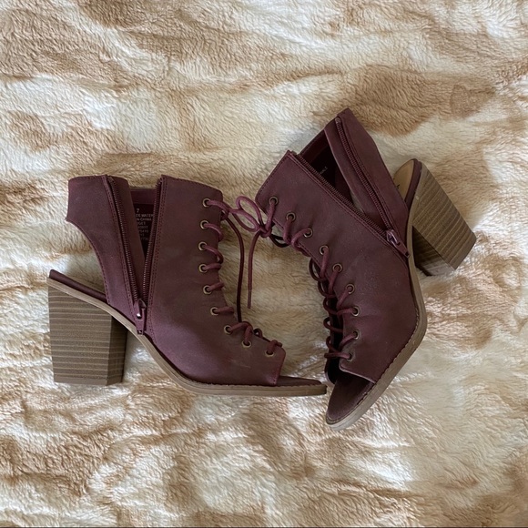 Tie up Booties - Picture 3 of 6